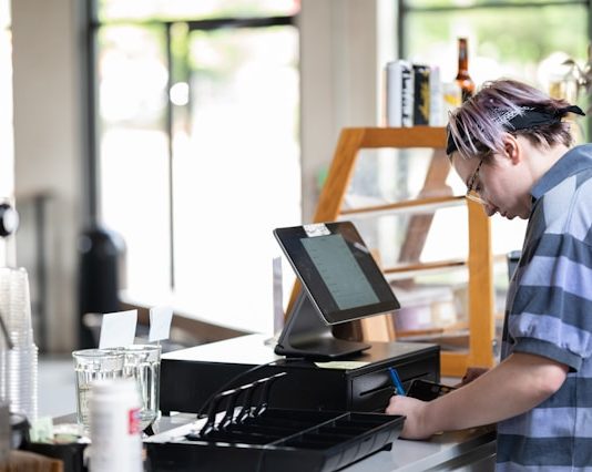 Maximizing ROI: Choosing Between New and Pre-Owned OEM Equipment for Your Business Choosing Between New and Pre-Owned OEM Equipment for Your Business